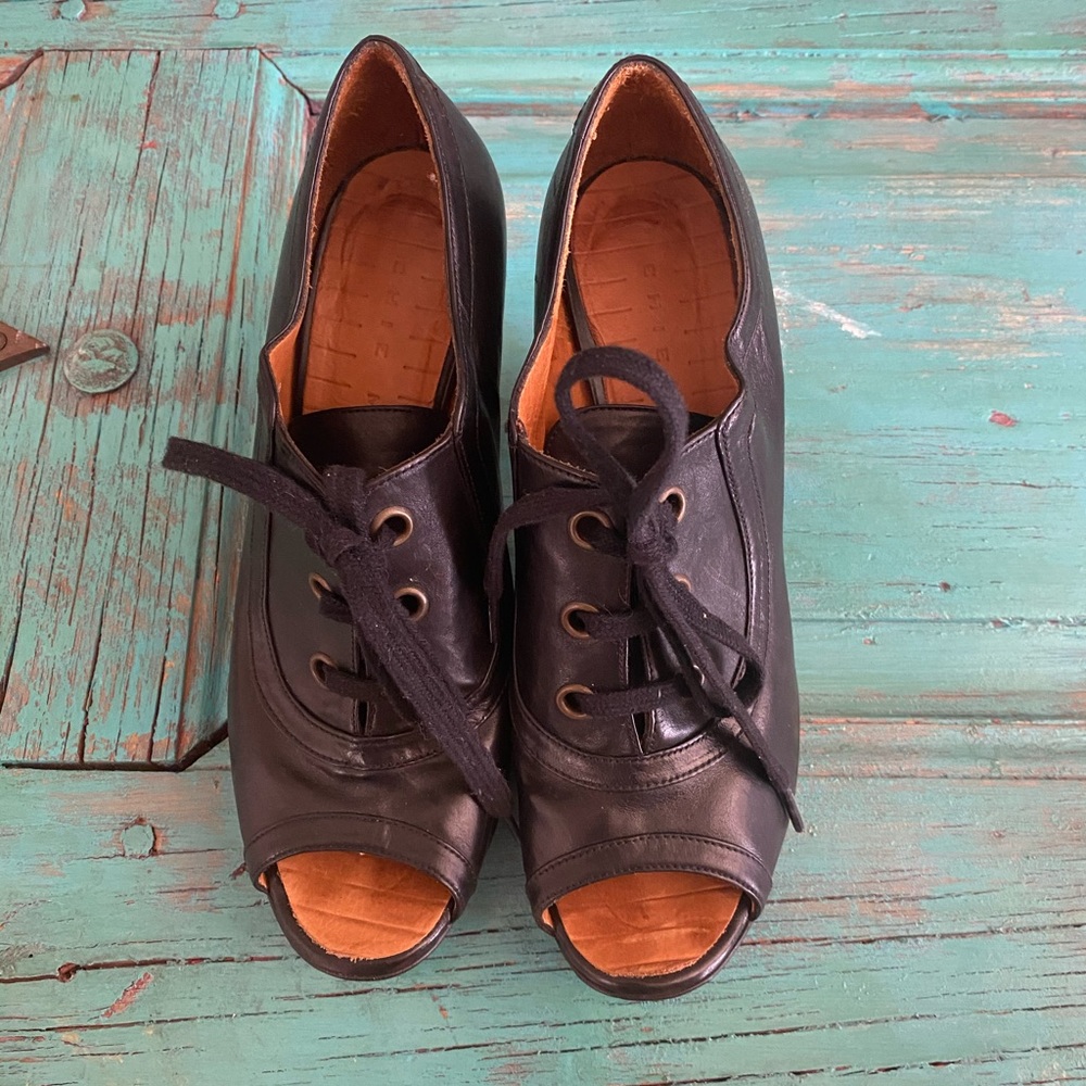 Chie Mihara Pero Toe Heels